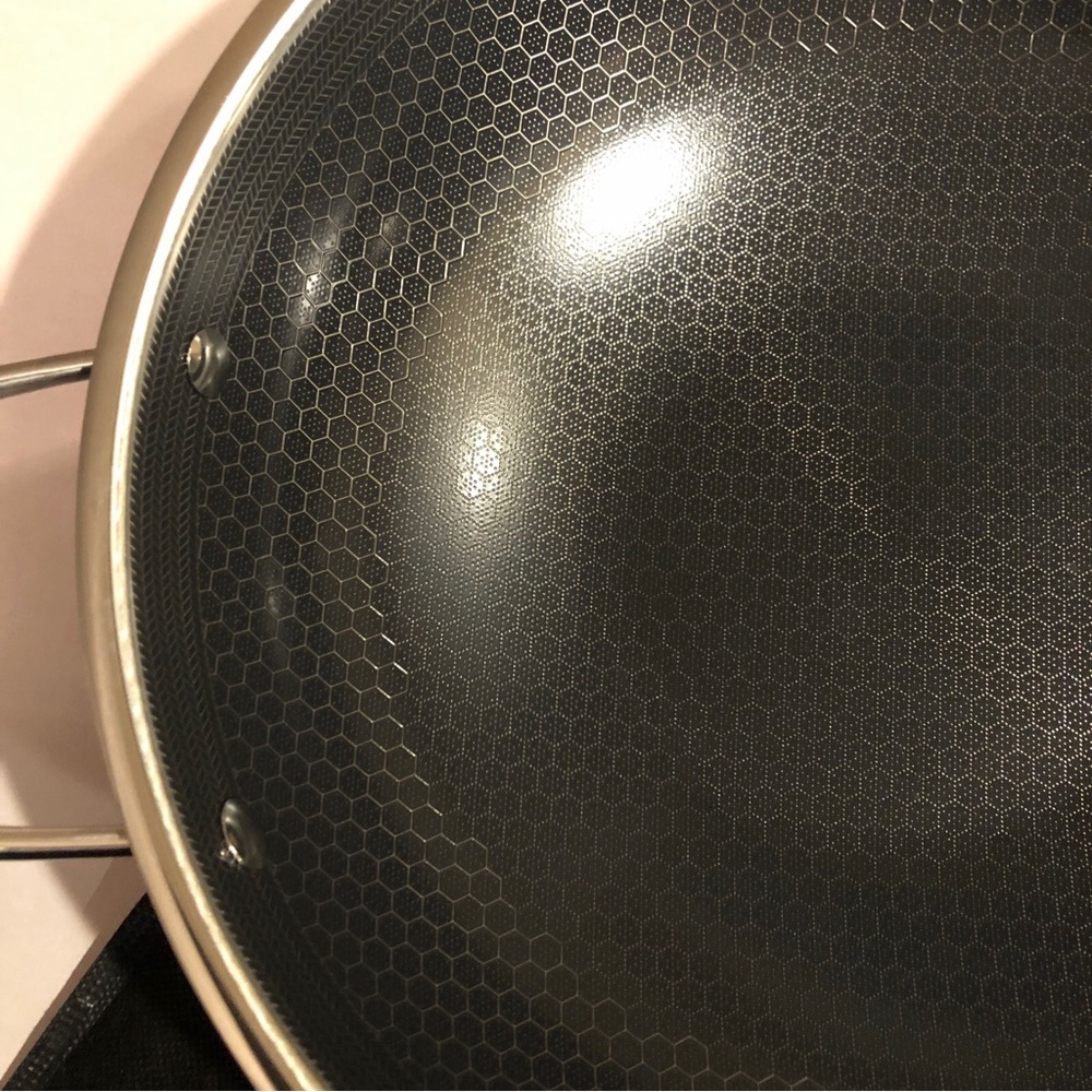 HexClad Hybrid Nonstick 12-Inch Wok Cookware with 12 inch Lid - Picture 3 of 13